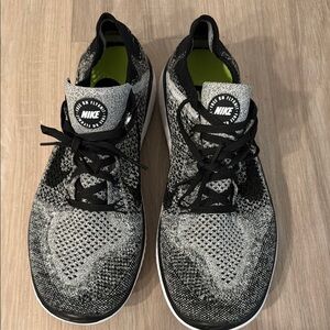 Nike Men's Black and White Knit Sneakers